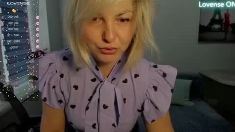 Snapshot of sweet___margaret chatting on March 8, 11:27 am Margaret  online show from March 8, 11:27 am