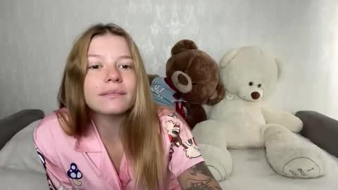 Snapshot of sweet__bunnies chatting on October 1, 6:56 am Mia and Robert online show from October 1, 6:56 am