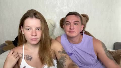 Snapshot of sweet__bunnies chatting on September 29, 7:18 am Mia and Robert online show from September 29, 7:18 am