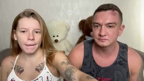 Snapshot of sweet__bunnies chatting on October 10, 6:41 am Mia and Robert online show from October 10, 6:41 am
