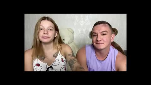 Snapshot of sweet__bunnies chatting on October 8, 6:19 am Mia and Robert online show from October 8, 6:19 am
