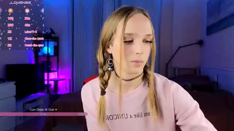Snapshot of sweet_ali3s chatting on October 9, 3:28 pm Call me Alis online show from October 9, 3:28 pm