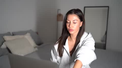 Dorothea online show from October 31, 9:48 pm