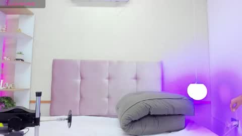 Angeline online show from March 7, 4:01 am