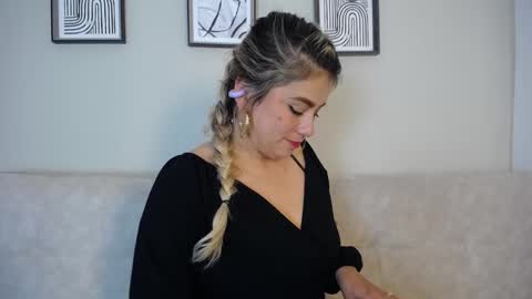 Snapshot of sweet_bella_valery_ chatting on October 21, 11:08 pm Bella Valery online show from October 21, 11:08 pm