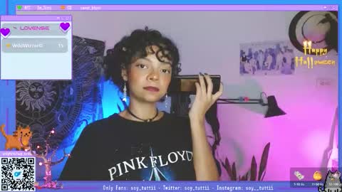 Snapshot of sweet_bluee chatting on October 1, 2:21 am Tutti  online show from October 1, 2:21 am