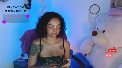 Snapshot of sweet_bluee chatting on January 16, 3:34 am Tutti  online show from January 16, 3:34 am