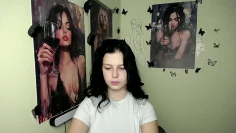Snapshot of sweet_cherryg chatting on September 23, 12:10 pm Ivy online show from September 23, 12:10 pm