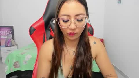 sweet_coral_ online show from February 11, 1:15 pm