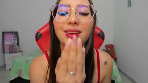 sweet_coral_ online show from February 13, 7:33 am