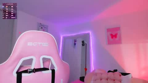 Snapshot of sweet_doll_ chatting on October 15, 3:10 am   Dulce ONLYFANS jessica78784405   online show from October 15, 3:10 am