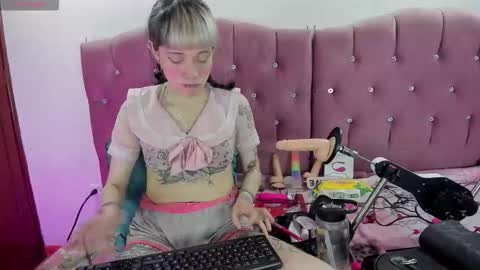  emmili  online show from October 21, 12:10 pm