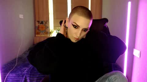 sweet_n_strong online show from April 19, 11:00 am