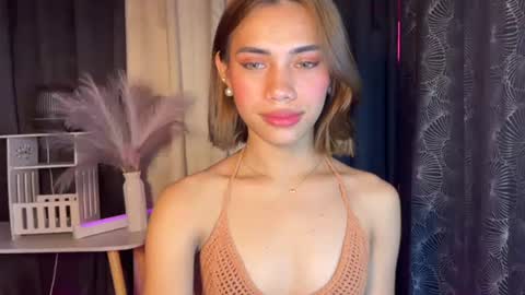 Snapshot of sweet_nikki03 chatting on October 12, 5:26 pm sweet_nikki03 online show from October 12, 5:26 pm