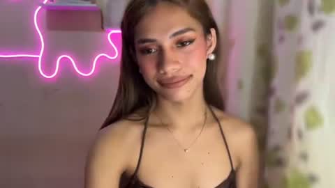 Snapshot of sweet_nikki03 chatting on September 24, 9:21 pm sweet_nikki03 online show from September 24, 9:21 pm