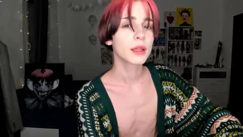 kira online show from December 14, 8:04 pm