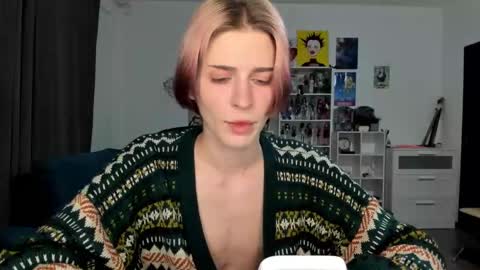 kira online show from March 5, 5:44 pm