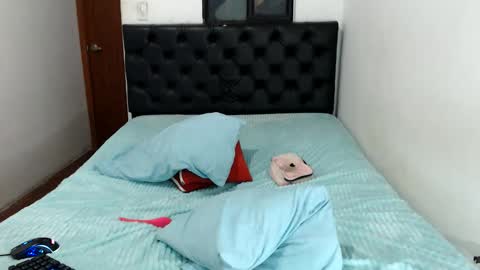 petite sweet online show from May 21, 1:06 pm