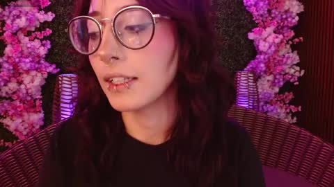 Roxanee online show from May 3, 9:10 pm