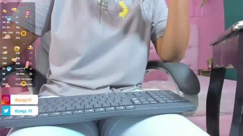 Yeileen online show from June 5, 8:36 pm