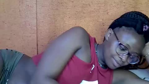 sweet_zarah online show from April 17, 1:30 am