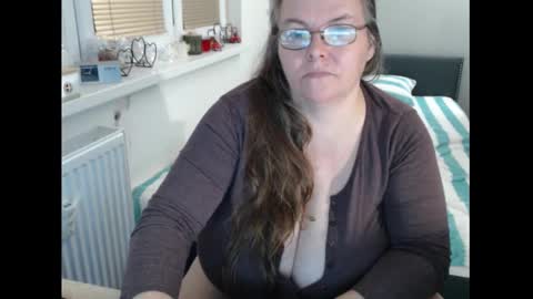 Sweetboobs85h online show from December 4, 7:46 pm