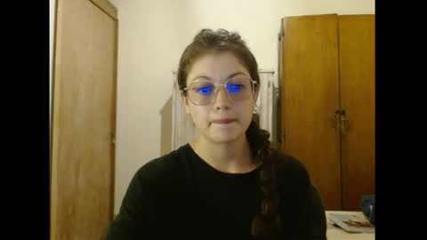 sweetcalm_ online show from April 14, 5:00 am