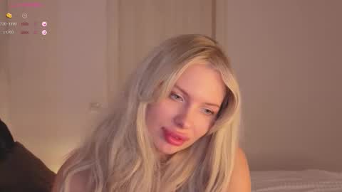 Snapshot of sweetcherryblonde chatting on October 22, 8:39 am Barbie online show from October 22, 8:39 am