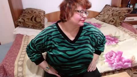 sweetestmilf4you online show from February 17, 1:11 pm