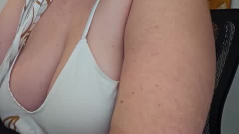 sweetfeet2525 online show from December 1, 12:25 pm