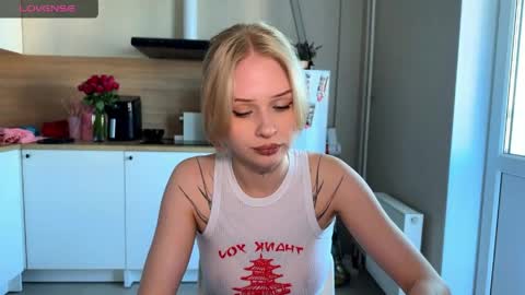 sweetie Lisa3 online show from May 17, 10:46 am