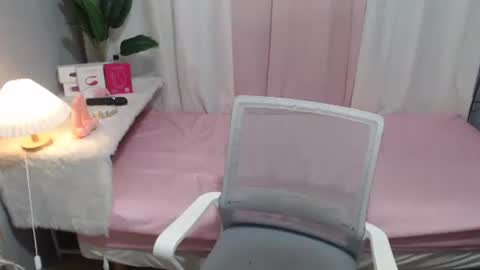 Snapshot of sweetjuliaa17 chatting on October 12, 10:41 am -TheGirlnamedJULIA- online show from October 12, 10:41 am