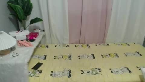 Snapshot of sweetjuliaa17 chatting on October 17, 5:44 am -TheGirlnamedJULIA- online show from October 17, 5:44 am