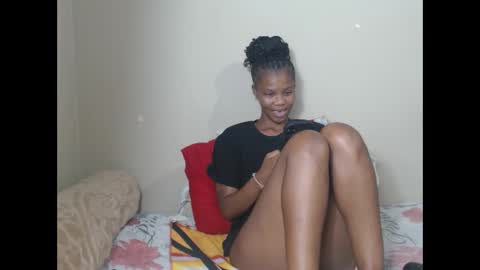 sweetlipss_ online show from October 6, 4:14 pm