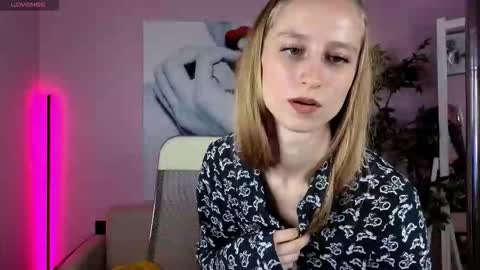 sweetllyshy online show from November 20, 9:52 am