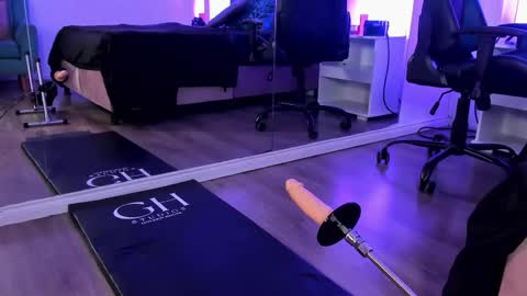 sweetmelodyyy  online show from March 3, 5:31 pm