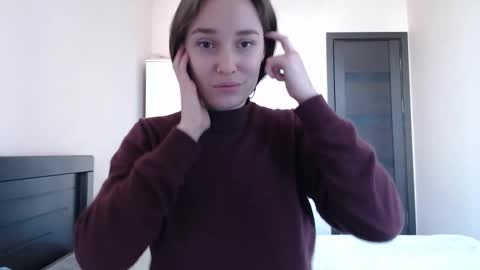 Mia online show from March 18, 12:33 pm