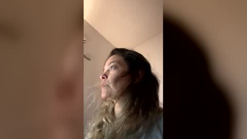 Monic online show from March 17, 1:32 am