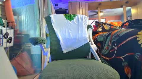 WeAim2PZzz online show from April 19, 3:46 pm