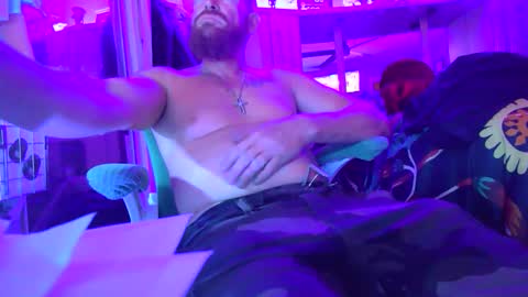 WeAim2PZzz online show from April 21, 9:16 am