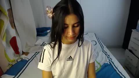 Snapshot of sweetpink1_ chatting on October 20, 4:17 am Caro Lily online show from October 20, 4:17 am