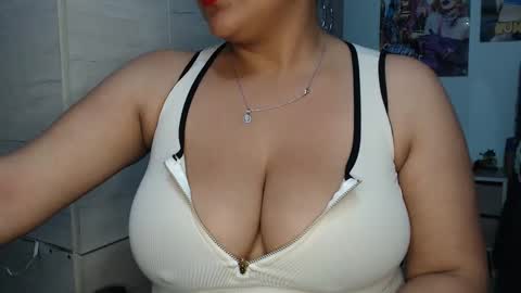 Snapshot of sweett_candy1 chatting on October 12, 4:16 am sweett_candy1 online show from October 12, 4:16 am