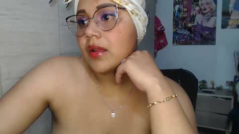Snapshot of sweett_candy1 chatting on October 19, 4:06 am sweett_candy1 online show from October 19, 4:06 am