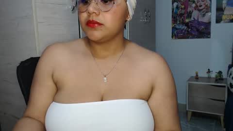 Snapshot of sweett_candy1 chatting on October 8, 2:19 am sweett_candy1 online show from October 8, 2:19 am