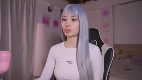 Cat independent model  online show from October 31, 5:41 am