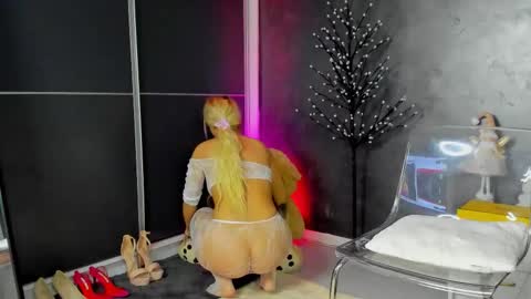 Jessica online show from December 3, 8:42 pm