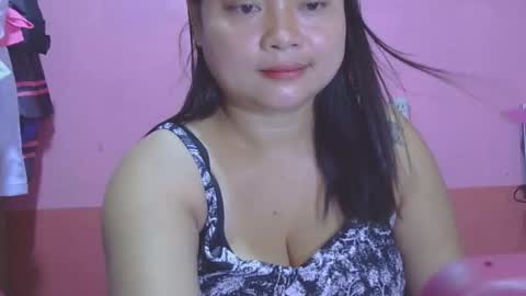 sweety_curvy09 online show from April 2, 12:18 am