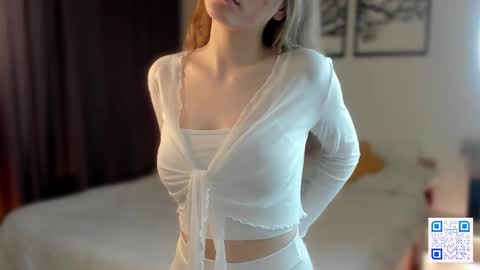 Bella . online show from October 22, 8:10 pm