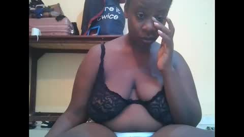 sweetyass25 online show from April 7, 6:15 am