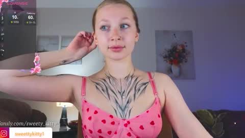 Snapshot of sweetykitty_x chatting on October 21, 1:38 pm Jenny  give it a sub online show from October 21, 1:38 pm